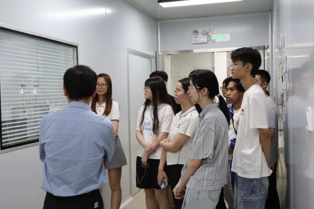 哈工大師生走進(jìn)美信檢測(cè)參觀實(shí)驗(yàn)室