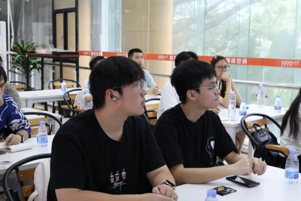哈工大師生走進(jìn)美信檢測(cè)聽講座